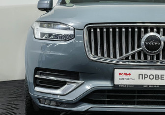 Подержанный автомобиль Volvo XC90 2021 года (19 фото)