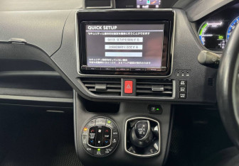 Подержанный автомобиль Toyota Voxy Minivan 2014 года (18 фото)