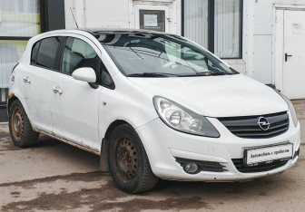Подержанный автомобиль Opel Corsa 2010 года (3 фото)