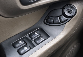 Подержанный автомобиль Hyundai Santa Fe 2003 года (15 фото)