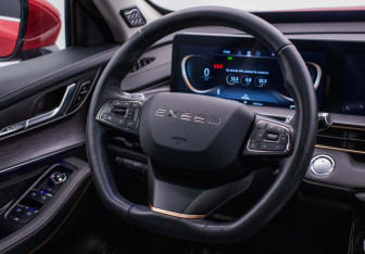 Подержанный автомобиль Exeed LX 2022 года (15 фото)