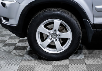 Подержанный автомобиль Honda CR-V 2004 года (15 фото)