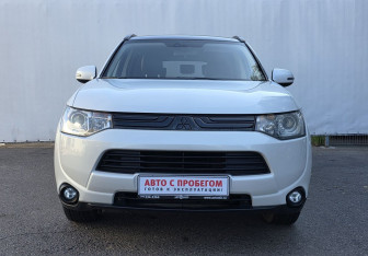 Подержанный автомобиль Mitsubishi Outlander 2013 года (2 фото)