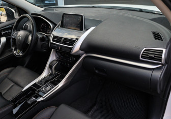 Подержанный автомобиль Mitsubishi Eclipse Cross 2022 года (7 фото)