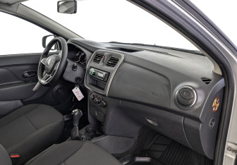 Подержанный автомобиль Renault Logan Sedan 2019 года (13 фото)