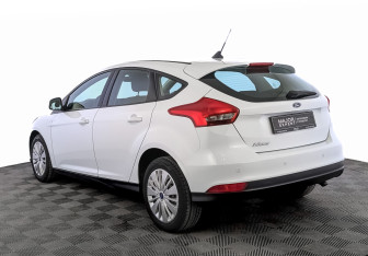 Подержанный автомобиль Ford Focus Hatchback 2018 года (7 фото)