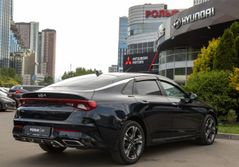 Подержанный автомобиль Kia K5 2022 года (4 фото)