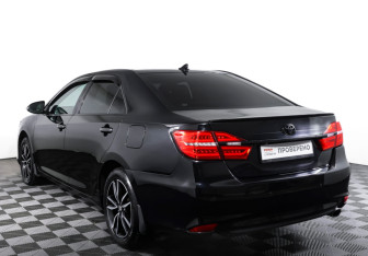 Подержанный автомобиль Toyota Camry Sedan 2017 года (7 фото)