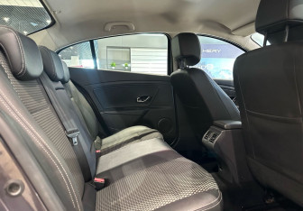 Подержанный автомобиль Renault Fluence 2012 года (11 фото)