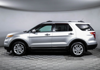 Подержанный автомобиль Ford Explorer 2011 года (8 фото)