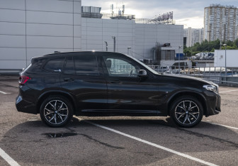 Подержанный автомобиль BMW X3 2023 года (4 фото)