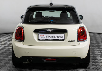 Подержанный автомобиль MINI Hatch 2020 года (6 фото)