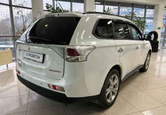 Подержанный автомобиль Mitsubishi Outlander 2013 года (5 фото)