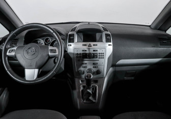 Подержанный автомобиль Opel Zafira Compactvan 2012 года (12 фото)