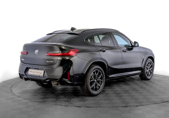 Подержанный автомобиль BMW X4 2024 года (5 фото)