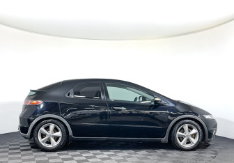 Подержанный автомобиль Honda Civic Hatchback 2008 года (4 фото)