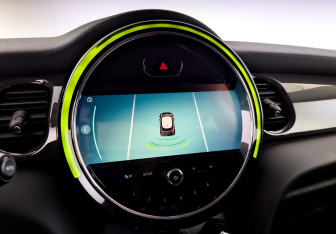 Подержанный автомобиль MINI Hatch 2021 года (15 фото)