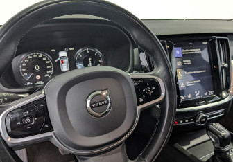 Подержанный автомобиль Volvo V60 2020 года (25 фото)
