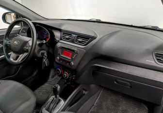 Подержанный автомобиль Kia Rio Hatchback 2014 года (19 фото)