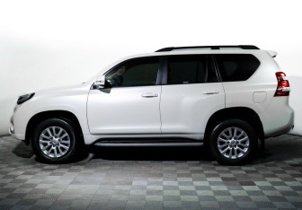 Подержанный автомобиль Toyota Land Cruiser Prado 2016 года (3 фото)