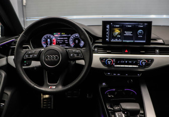 Подержанный автомобиль Audi A4 Sedan 2020 года (11 фото)