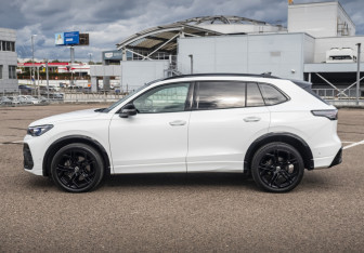 Подержанный автомобиль Volkswagen Tiguan 2025 года (8 фото)