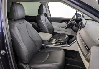 Подержанный автомобиль Kia Carnival 2021 года (28 фото)