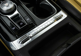 Подержанный автомобиль Kia Carnival 2020 года (15 фото)