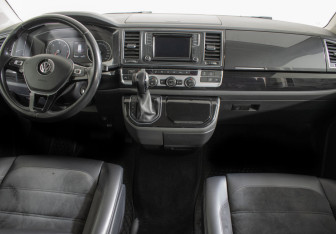 Подержанный автомобиль Volkswagen Multivan 2016 года (12 фото)