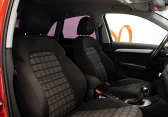 Подержанный автомобиль Audi Q3 2015 года (30 фото)