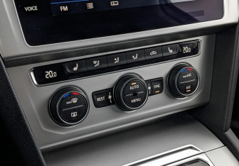 Подержанный автомобиль Volkswagen Passat Sedan 2019 года (21 фото)