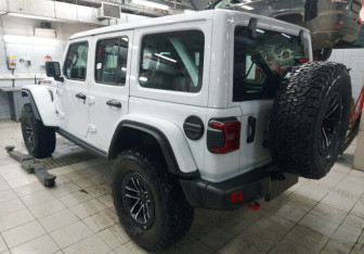 Новый Jeep Wrangler 2025 (4 фото)