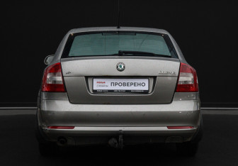 Подержанный автомобиль Skoda Octavia Liftback 2010 года (6 фото)
