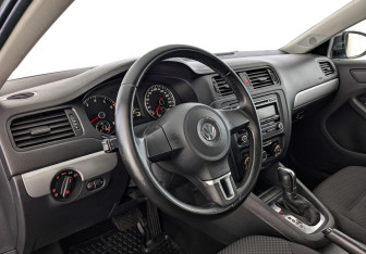 Подержанный автомобиль Volkswagen Jetta Sedan 2012 года (15 фото)