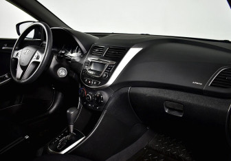 Подержанный автомобиль Hyundai Solaris Hatchback 2015 года (7 фото)