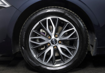 Подержанный автомобиль Kia K5 2020 года (18 фото)