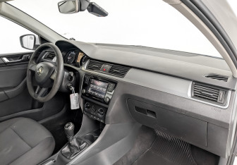 Подержанный автомобиль Skoda Rapid Liftback 2019 года (11 фото)