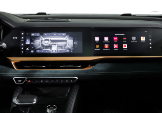 Подержанный автомобиль Geely Monjaro 2023 года (14 фото)