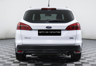 Подержанный автомобиль Ford Focus Wagon 2015 года (4 фото)