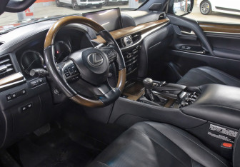Подержанный автомобиль Lexus LX 2018 года (15 фото)