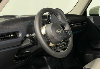 Подержанный автомобиль MINI Hatch 2025 года (13 фото)