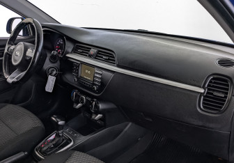 Подержанный автомобиль Kia Rio Hatchback 2019 года (12 фото)