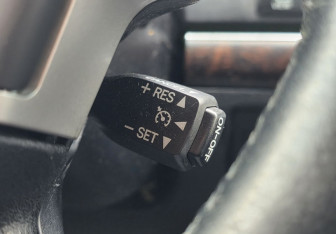 Подержанный автомобиль Toyota Land Cruiser Suv 2012 года (17 фото)