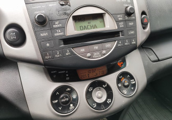 Подержанный автомобиль Toyota RAV4 2007 года (12 фото)