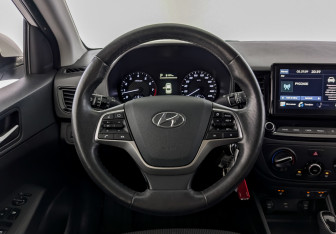 Подержанный автомобиль Hyundai Solaris Sedan 2021 года (21 фото)