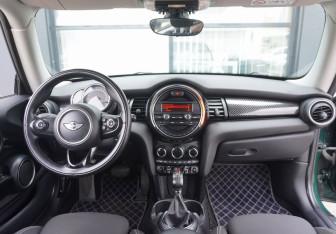 Подержанный автомобиль MINI Hatch 2014 года (11 фото)