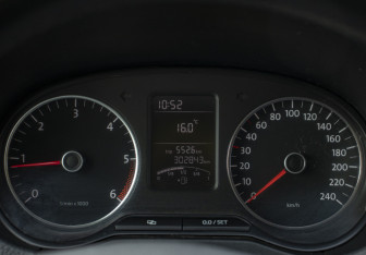 Подержанный автомобиль Volkswagen Amarok 2012 года (11 фото)