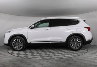 Подержанный автомобиль Hyundai Santa Fe 2022 года (8 фото)
