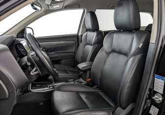 Подержанный автомобиль Mitsubishi Outlander 2020 года (20 фото)