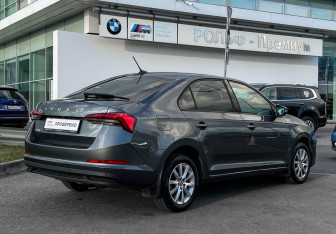 Подержанный автомобиль Skoda Rapid Liftback 2021 года (5 фото)
